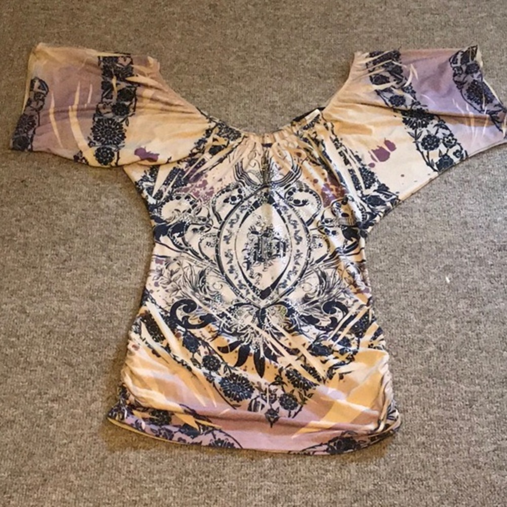 Tight fit flows shirt